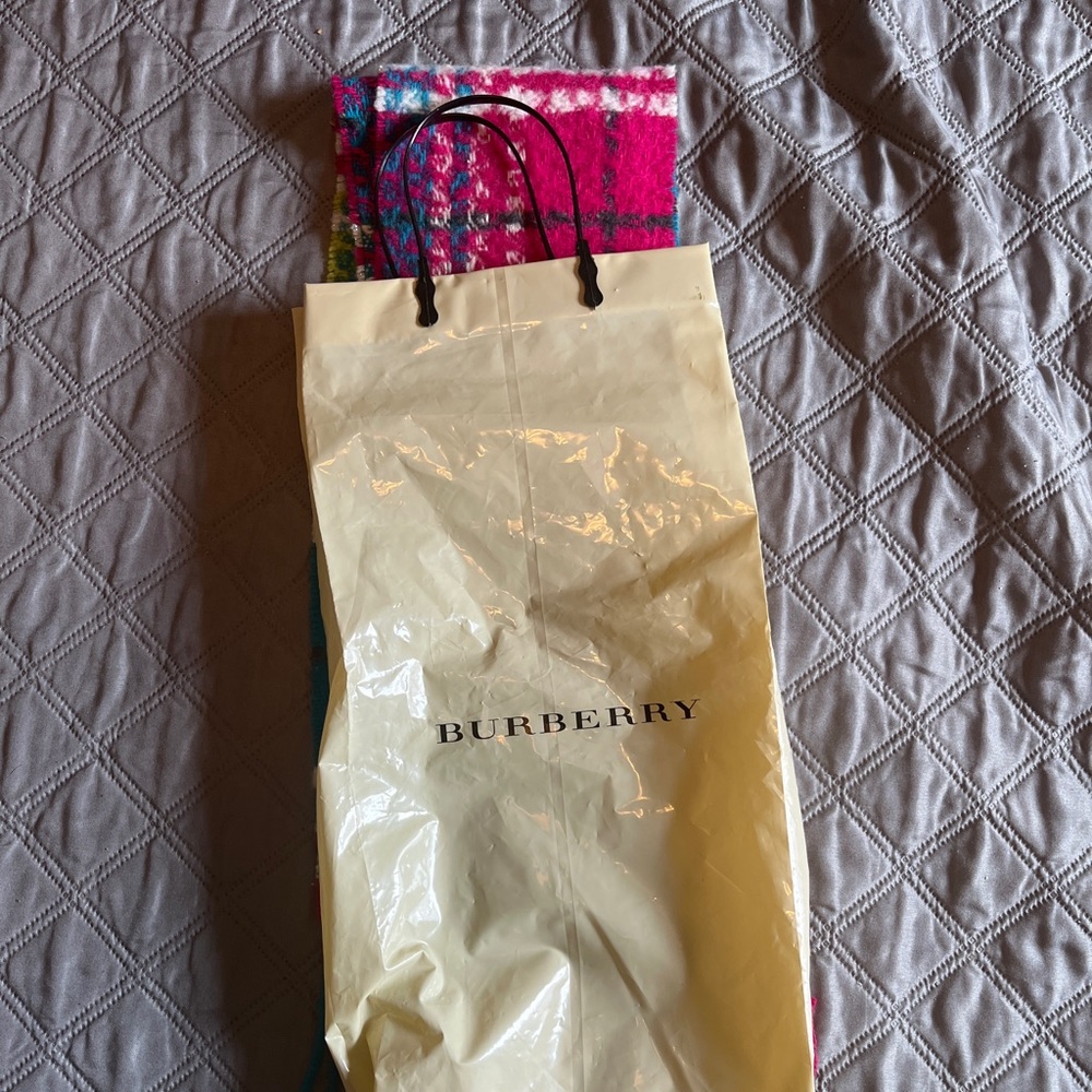 ⚠️Burberry Scarf⚠️ *One Size* Colors:Blue,Yellow, Pink